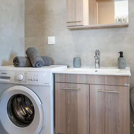 Roof Koshomes 1 アパート *